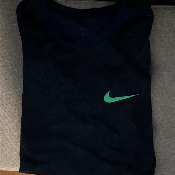 Nike Men’s Navy Short-Sleeve Dri-FIT Tee with Green Swoosh - Picture 5 of 6